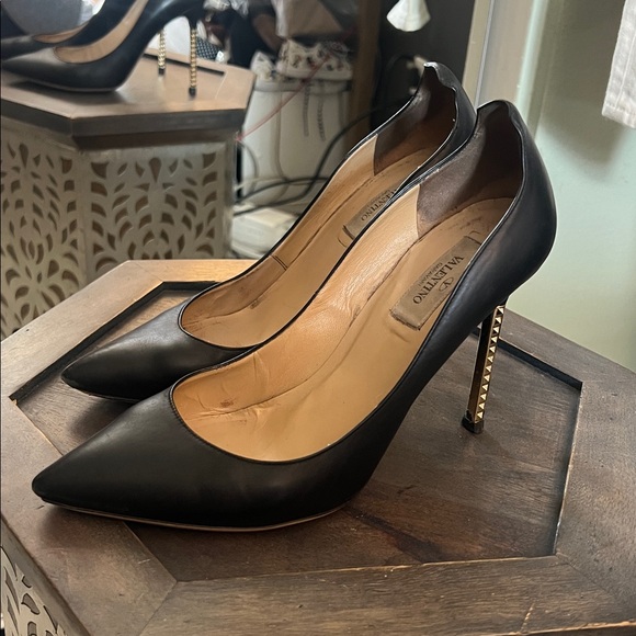 Valentino Garavani, EU 38 US 7.5, Black Heels w/ Gold Stud Accents - Picture 10 of 10